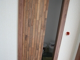 Drzwi drewniane z Orzecha Amerykańskiego. Realizacja w Zielonej Górze. Zdjęcie nr: 14