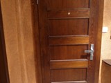 Drzwi drewniane z płycinami. Realizacja w Sulechowie. Zdjęcie nr: 9