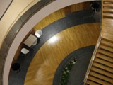 Pielęgnacja schodów drewnianych w Alfa - Olivia Business Park Gdańsk. Zdjęcie nr: 2