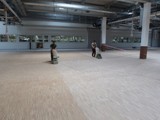 Podłogi drewniane w nowej hali firmy Hearing. Realizacja w Piotrkowie Trybunalskim. Zdjęcie nr: 33