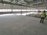 Podłogi drewniane w nowej hali firmy Hearing. Realizacja w Piotrkowie Trybunalskim. Zdjęcie nr: 140