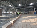 Podłogi drewniane w nowej hali firmy Hearing. Realizacja w Piotrkowie Trybunalskim. Zdjęcie nr: 125