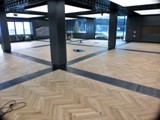 Podłogi drewniane na Międzynarodowych Targach Poznańskich - Sala Ognia. Realizacja w Poznaniu. Zdjęcie nr: 43
