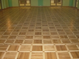 Realizacja podłogi drewnianej w klubie garnizonowym w Jednostce Wojskowej w Świętoszowie. Zdjęcie nr: 2