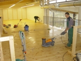 Realizacja podłogi drewnianej w sklepie sportowym SKI TEAM w Poznaniu. Zdjęcie nr: 11