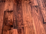 Parkiet - deska z drewna Orzech amerykański. Realizacja podłogi drewnianej w Zielonej Górze. Zdjęcie nr: 5
