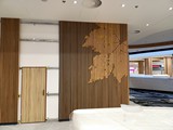 Ściany w drewnie. Realizacja w Focus Mall w Zielonej Górze. Zdjęcie nr: 32