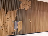 Ściany w drewnie. Realizacja w Focus Mall w Zielonej Górze. Zdjęcie nr: 13