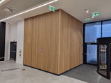 Ściany w drewnie. Realizacja w Focus Mall w Zielonej Górze