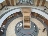 Realizacja schodów drewnianych w Alfa - Olivia Business Park Gdańsk. Zdjęcie nr: 25
